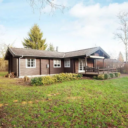 Three-bedroom Holiday In 1