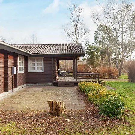 Three-bedroom Holiday In 1 *